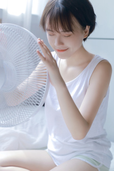 小兔子被蛇用两根WRITEAS